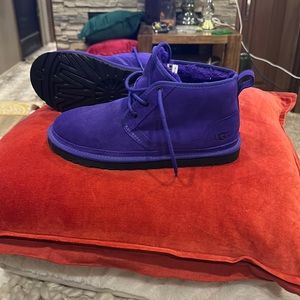 Ugg  Purple size 11. NEVER WORN
